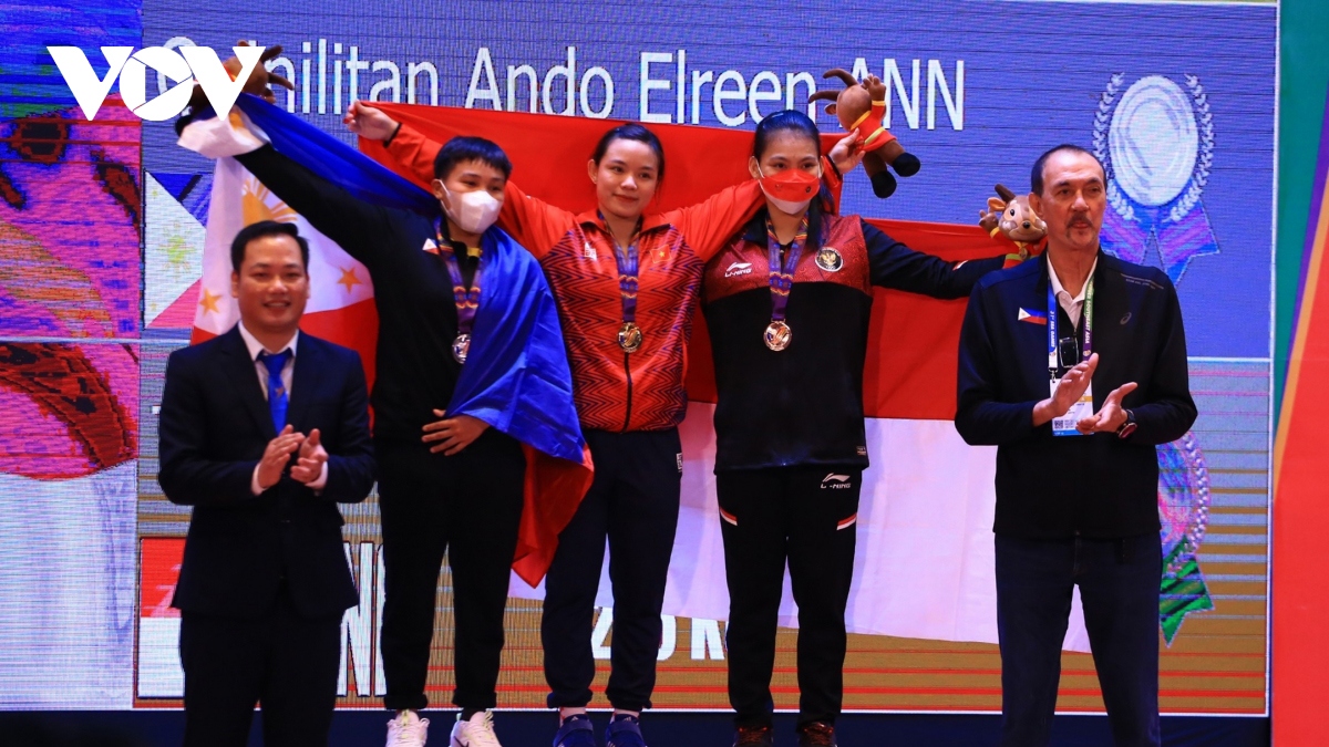 Hong Thanh breaks two SEA Games records in weightlifting
